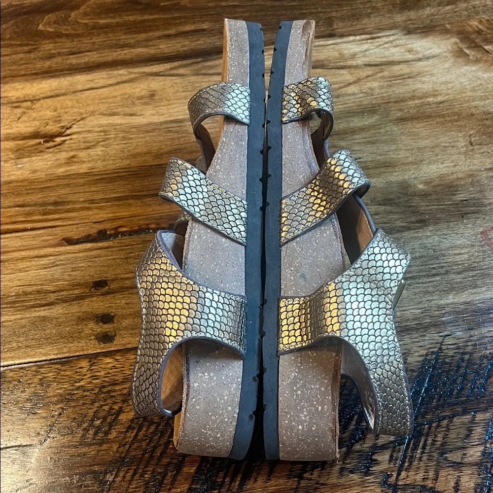 Sofft Mermaid Tail Embossed Leather Stripy Sandals Copper Comfortable 7.5
